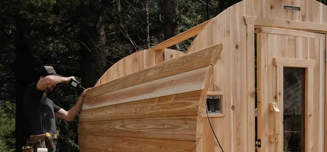 Как выбрать баню-бочку оптимального размера и комплектации?